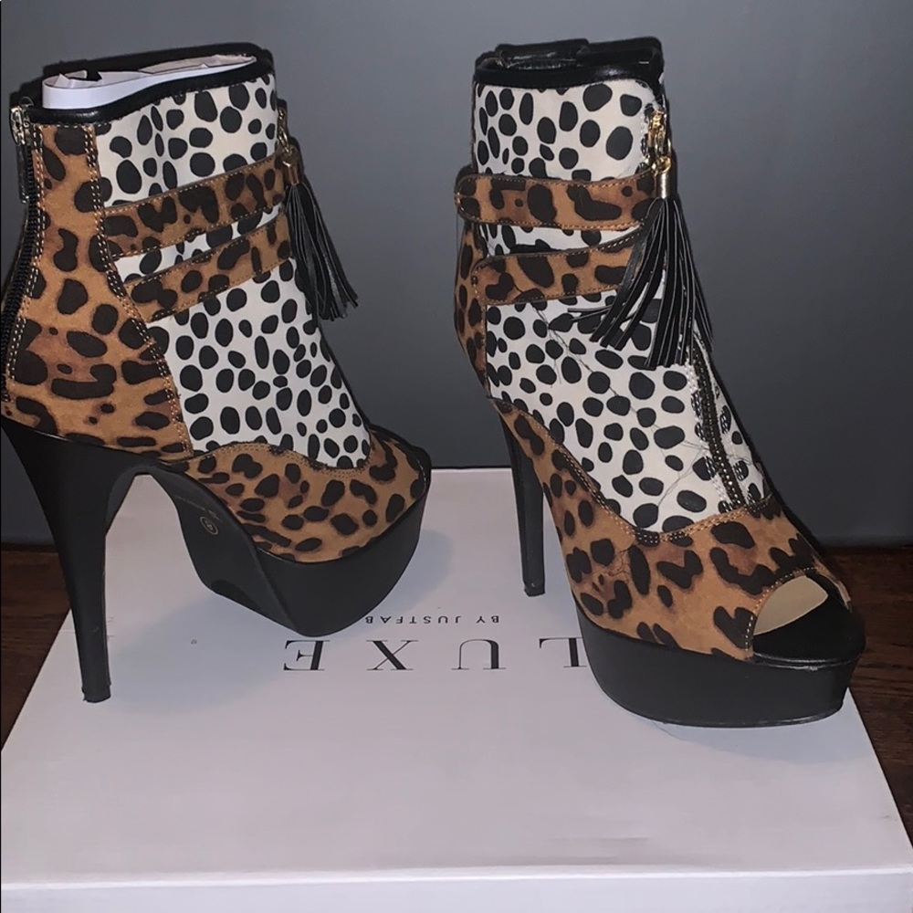 Leaopard high heel shoes